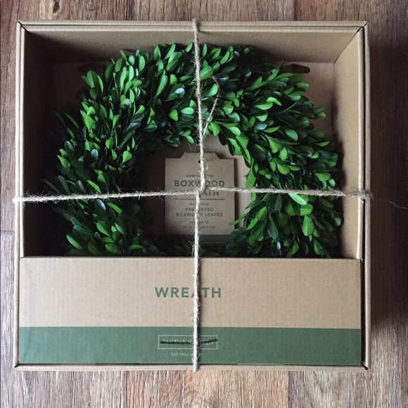 11” Boxwood wreath - Picture 1 of 4